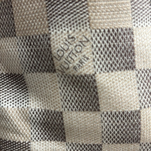 Louis Vuitton - Picture 7 of 12